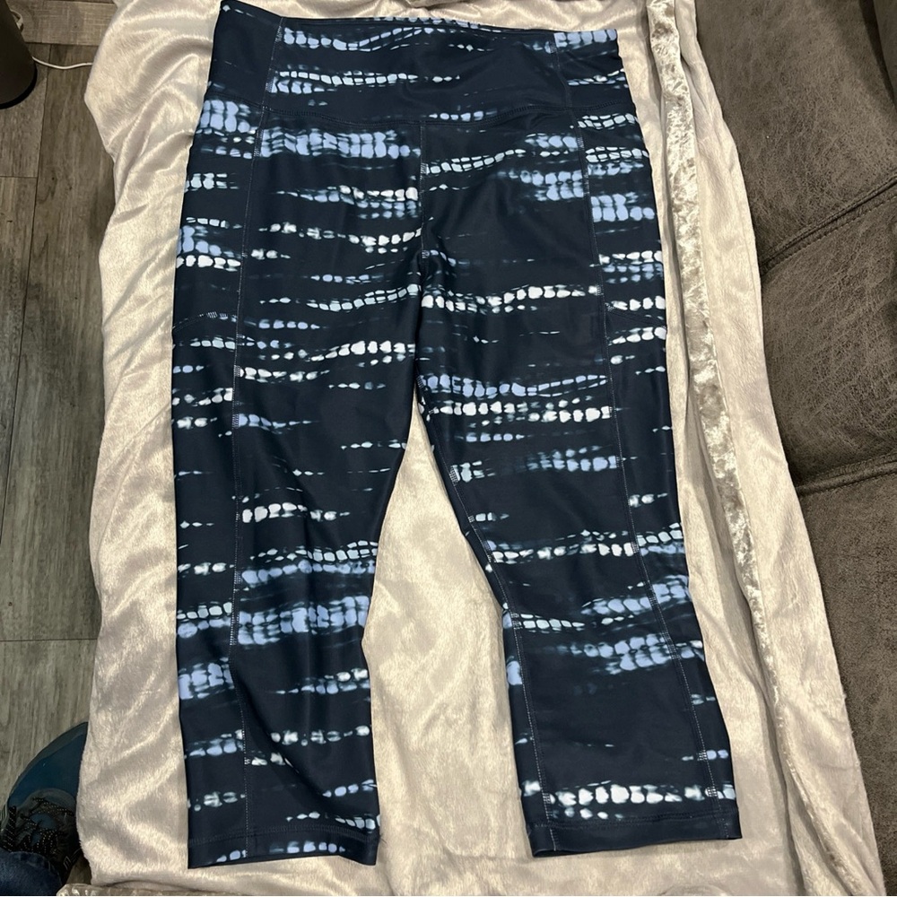 Avia Navy and White Patterned Capri Leggings L(12-14)
